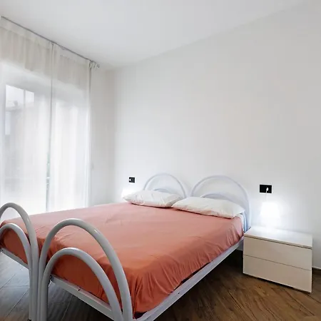 Magenta Lägenhet Loano